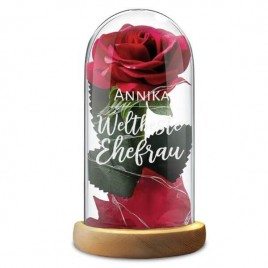 Eine rote Rose im Glasdom mit einer individuellen Gravur. von Smyla.eu